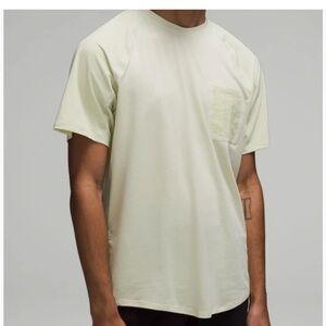 Men's lululemon  ventilated hiking short sleeve color Dewey T-Shirt